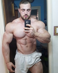 10mintwo2: offseasonbodybuilders: Dani Kaganovich ROIDED TO TOTAL MASC PERFECTION 