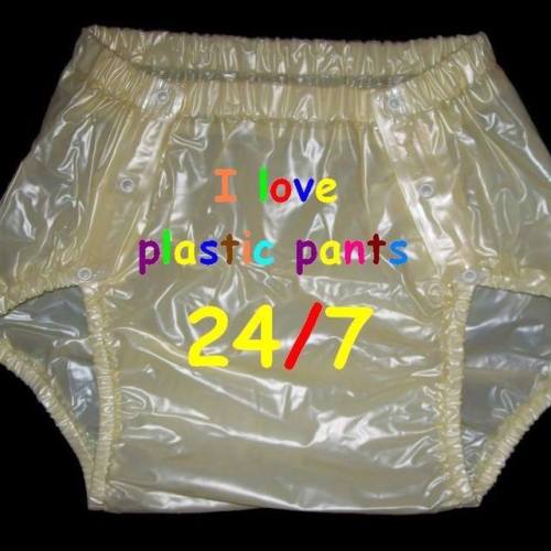 plasticlatex: qui porte des culottes plastique comme moi  Bienvenue, au moins nous avons un point co