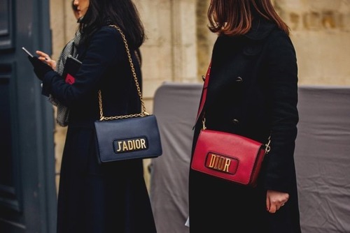 J'adore Dior #streetstyle #streetsnap #streetphotography #christiandior #dior #chained #jadore #pari