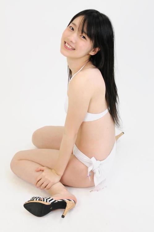 Sex therisingroad:  Maaya Uchida in sexy bikini pictures