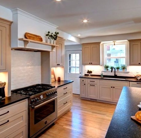 Kitchen DC MetroAn Illustration Of A Medium-sized Cottage Kitchen With An Open Concept Light Wood Floor