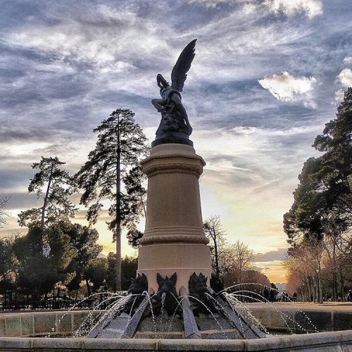 El #angel caído #parquedelretiro #retiro #madrid #places #lugares #demonio #diablo #winter #invierno