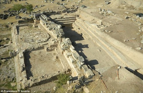 ancienttimenews:Is this the Gate of Hell?Archaeologists say temple doorway belching noxious gas matc