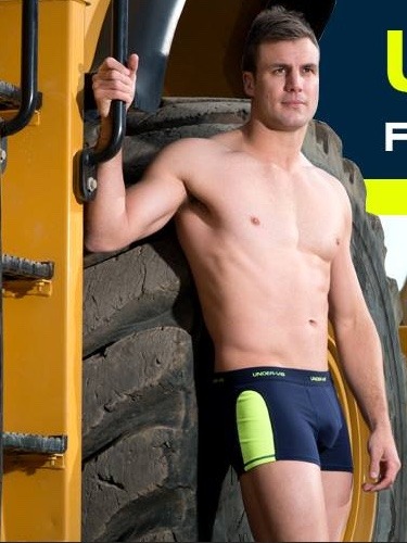 tradiesandchavs:  Hot tradies!!!