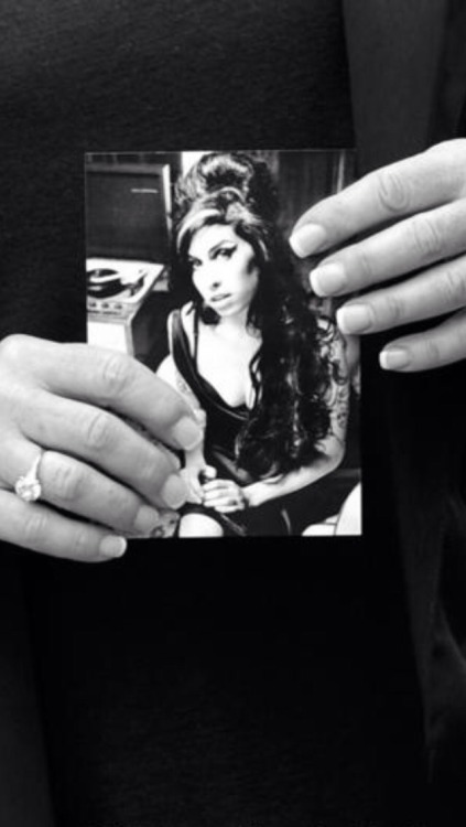 Lookporn:  RIP Amy Winehouse.   Your music does wonders for the soul.  Born September 14, 1983 Died July 23, 2011