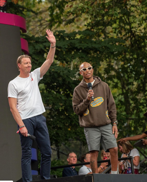 Tonight at the Global Citizen Festival, our partner @verizon, alongside @Pharrell, just committed to