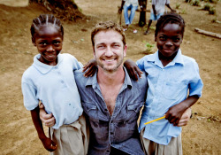 :  Gerard Butler with Mary’s Meals in Liberia.