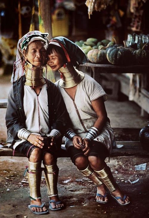 sartorialadventure: These Kayan women, from Kayah state of Myanmar, wear brass coils around their ne
