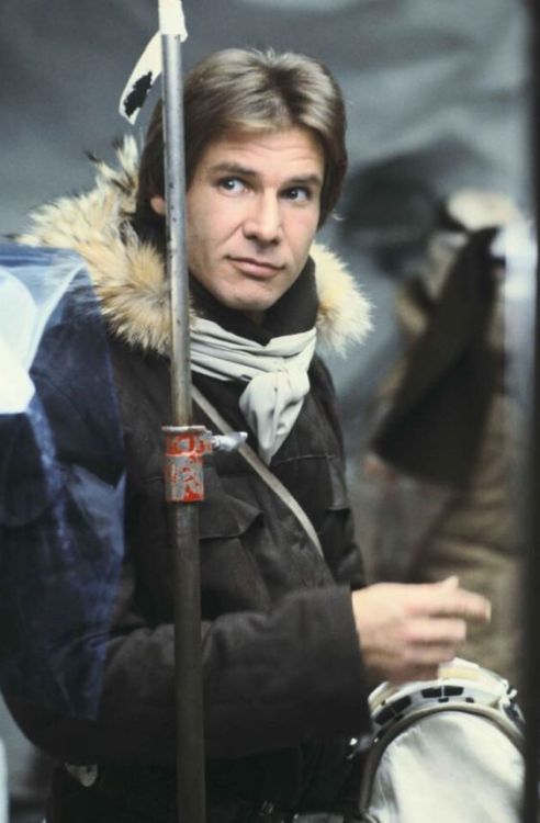 zannlooper:theorganasolo:Harrison Ford on the set of The Empire Strikes BackDamn you know