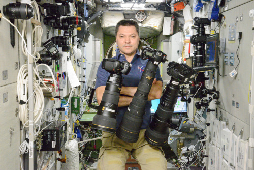 spaceexp:  Russian cosmonaut Oleg Kononenko and the photography equipment aboard the ISS via reddit 