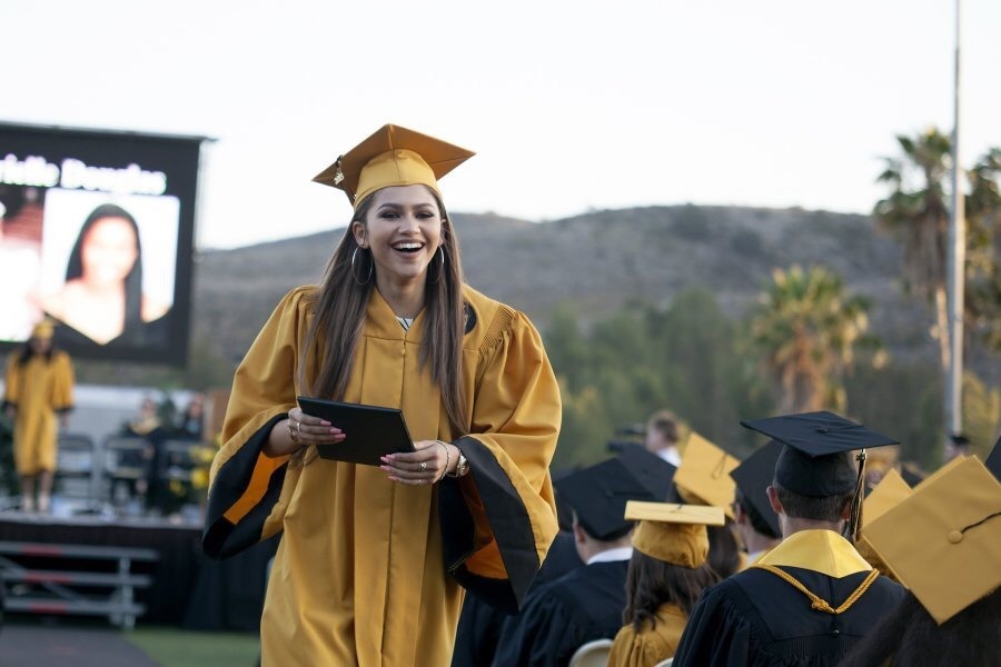 mister-abstract:  payleskin:  unrulymomo:zendayac-news:  Zendaya Coleman at her graduation