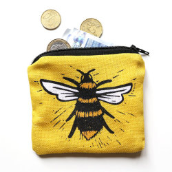 littlealienproducts:  Bee Purse // 