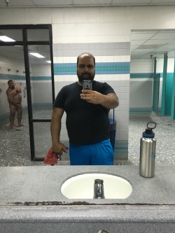 Shahtopol-Blog:  Photo Bomb At Gym Shower