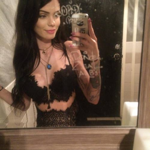 sabrina-nellie:  😙🌙