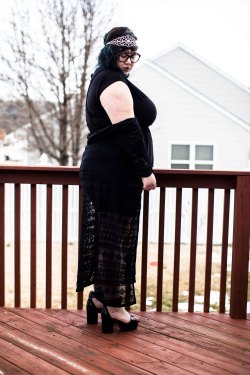 chelseaisworkinonit:Little Black Dress 3 waysDress: Fashion to FigureLook 1: Duster: Forever 21 (straight size)Headband: TorridShoes: ASOSLook 2:Vest: Fashion to FigureNecklace: TargetShoes: ConverseLook 3:Shoes: KohlsSo I had been eyeing this dress