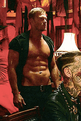 indiguus:     Have room for one more… naughty boy?     alan ritchson  