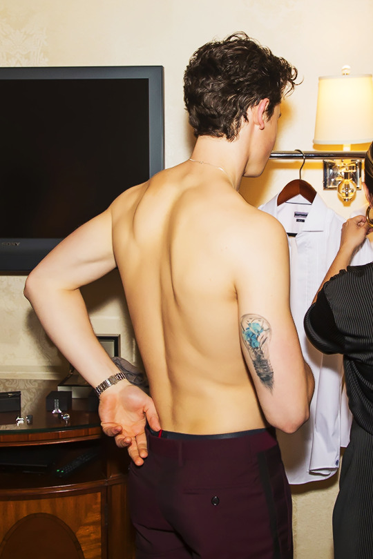 newtscamand-r: Shawn Mendes   getting ready for Costume Institute Gala 2018, photographed