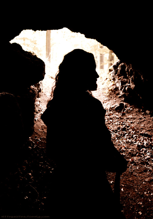 bittersuites:  The Finding of Orcrist Thorin Oakenshield.. Essiemakeup/photography.. revelioassistan