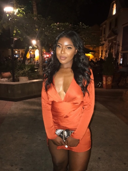 lovejahhbless:Orange hue somewhere in Cartagena, Colombia