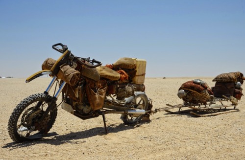 itrhymeswithcannibal:the custom bikes of Mad Max: Fury Road(more)