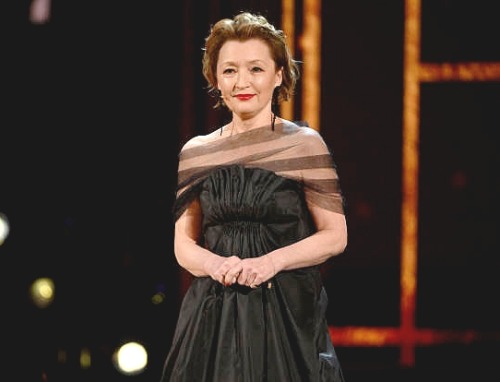 LESLEY MANVILLE on stage during The Olivier Awards 2022 at the Royal Albert Hall on April 10, 2022 i