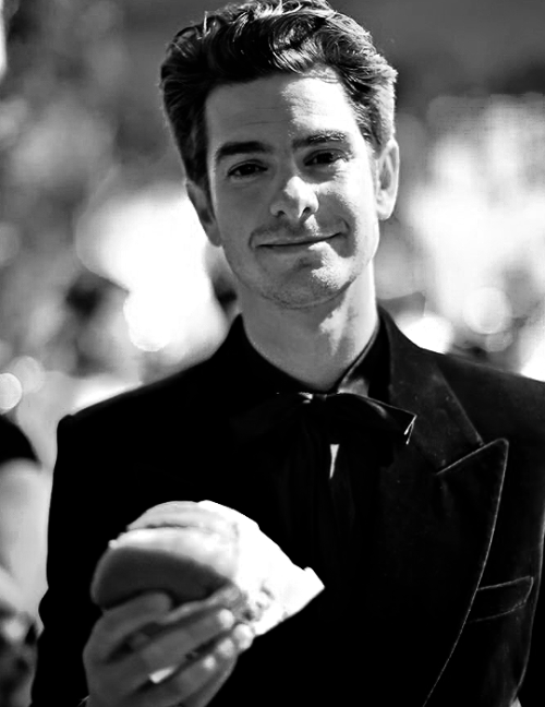 mancandykings: Andrew Garfield looking passionately at an In-N-Out Burger @ the 2022 Vanity Fair Osc