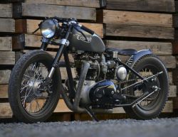 thezainist:  Triumph Bobber 