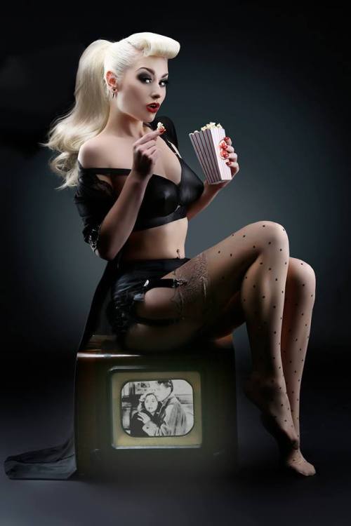 stockingssexy:  http://stockingssexy.tumblr.com/archive