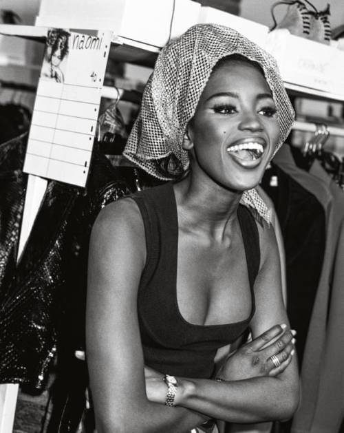 mauricedelafalaise:Naomi Campbell backstage at the Azzedine Alaïa show in Paris in 1989. Photograph: