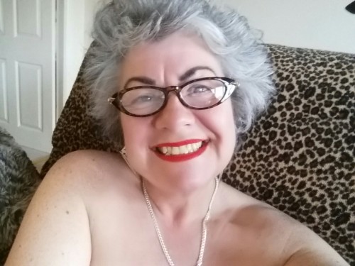 love2lickpussy: Very seductive and sexy