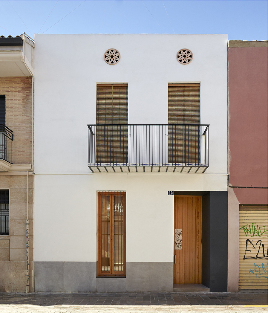 archatlas:  An Urban Oasis in Valencia The design for Ricart House in Valencia by