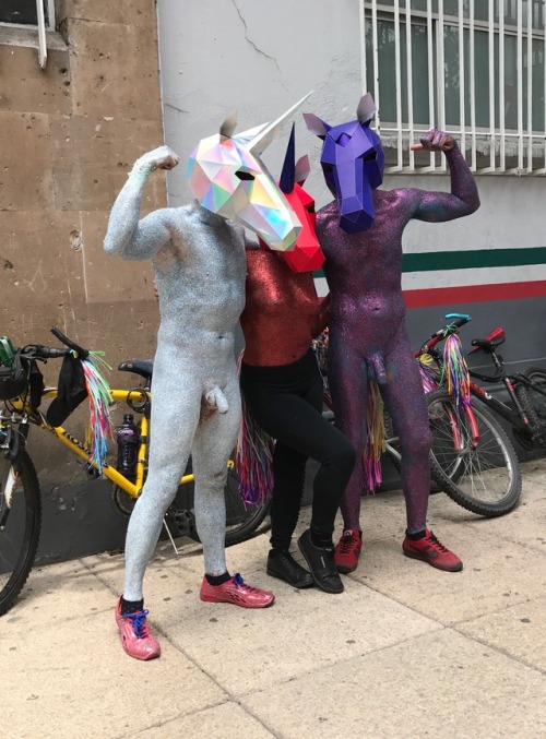 gabrielguerrerolad: En la rodada ciclista nudista Ciudad de México 2017