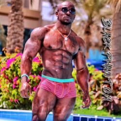 zachmuscle:  #ZachmuscleLikesBlkmuscle