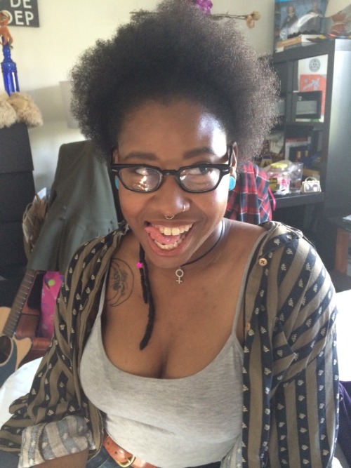 adultinsect:  10/10 BABE beyonce-huxtable  Hi my teeth are crooked even tho I had braces twice