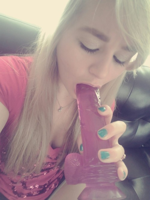 thewhitneywisconsin:  I look better with dick in my mouth.  U would look even better with my dick in your mouth