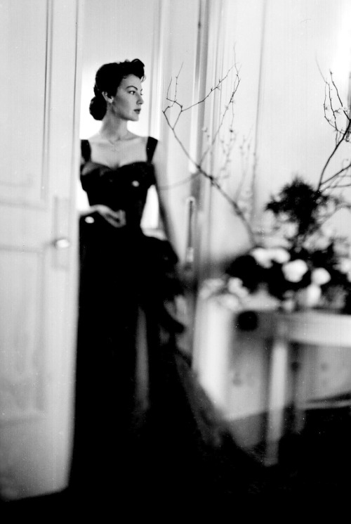 gardnerandhayworth:Ava Gardner photographed by Arnold Newman, 1949.