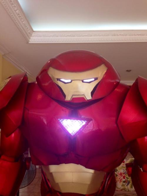 Porn Pics dr-archeville:  cosplay-gamers:  Hulkbuster