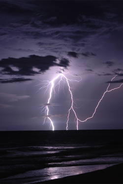 vurtual:  More Lightning (by duane.schoon)