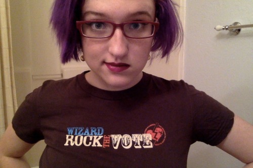 thedoctorheretohelp:selfie-taker, storyteller, purple haired vampire slayer. neurodivergent, disable