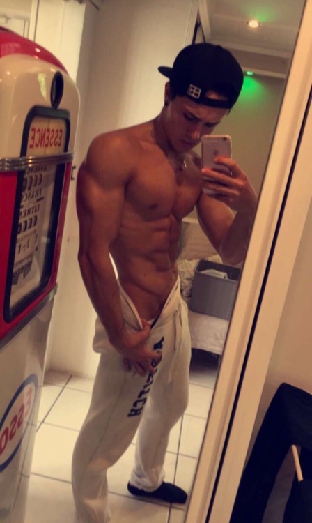 thehottestmenaround: Enzo Carini www.instagram.com/enzo_carini/