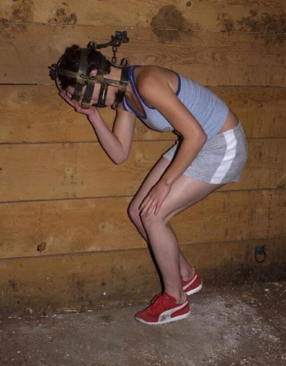 ferranartist:  Like this pic?  Do you like to read stories about women being subjugated