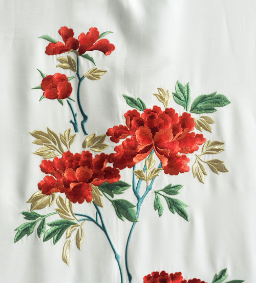 mingsonjia:Qinghuige Hanfu (Pifeng Red&White with tree peony embroidery)