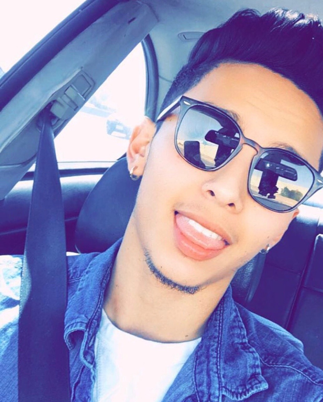 betocheto18:  straightxxxboys:     angelo, 22 😉 fine ass dude … with a huge