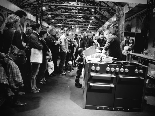 eat&amp;style in berlin. this little asian kid is so curious, he faces the chef. © Vinzenz 