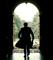 peakyblindersgifs:  Tommy Shelby; walking in every episode