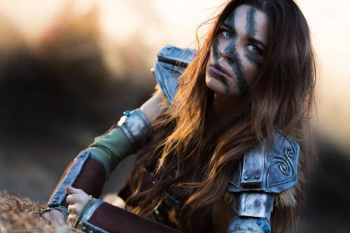 veggienerd:  thefingerfuckingfemalefury:  mutantlexi:  karliahthebrave:  Skyrim Cosplay  FUS ROH MY GOD!!  These ladies look SO BAD ASS <3  DAT NIGHTINGALE COSPLAY