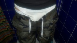 pissjean:  peedc:  Needed to piss after gym