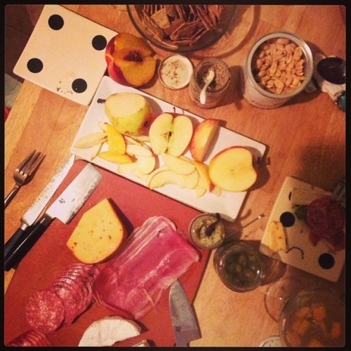 #civilizedeating #dinner #cheese #charcuterie #olives #moutardeengrains #camembert #gouda #villamano
