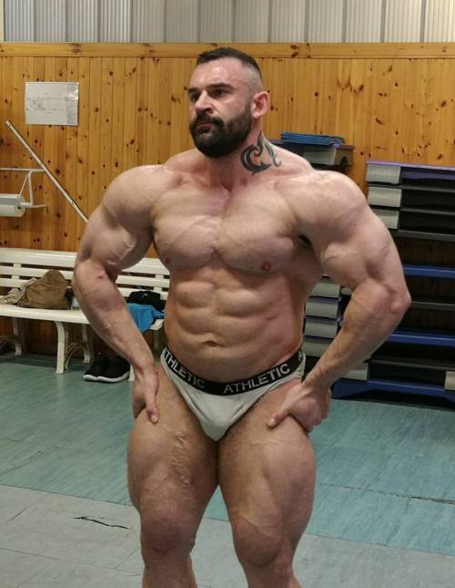 ITALIAN SUPER-HEAVYWEIGHT BODYBUILDER STEFANO DI MUZIOSee more: https://musclelovergr.blogspot.com/2