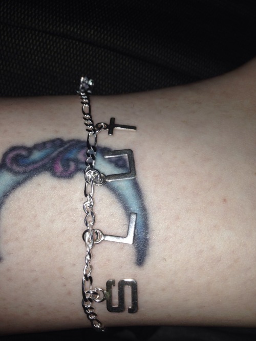 hedonisticfucker: Amyfaery’s new anklet